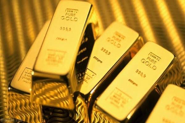‎الذهب يقترب من أعلى مستوياته في شهر