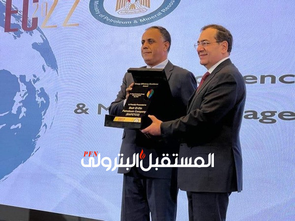 وزير البترول يكرم صلاح عبدالكريم رئيس شركة بدرالدين