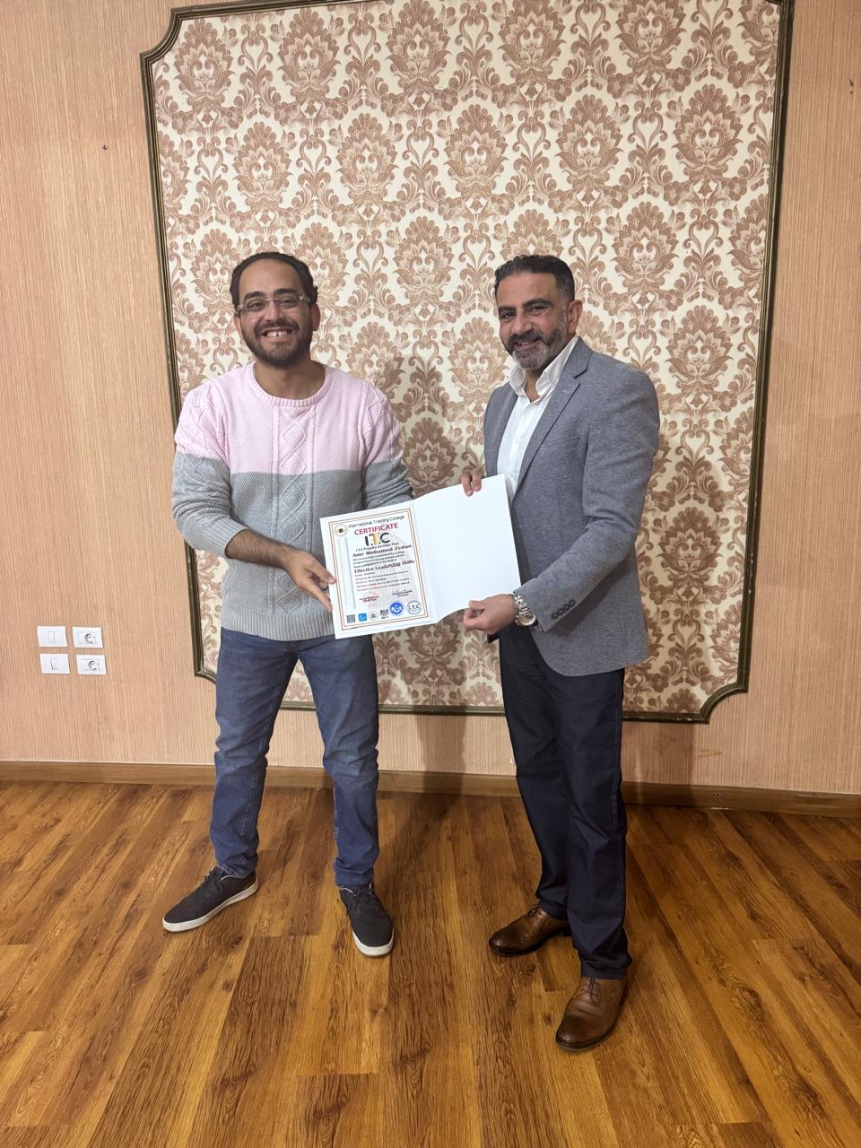 اثناء تسلم الشهادات