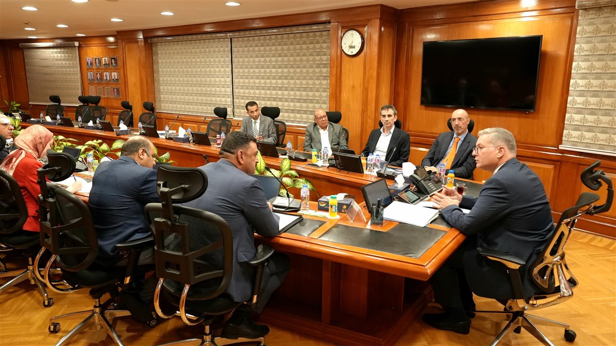 dfeefe65-b746-483e-8e82-281598e2a38f