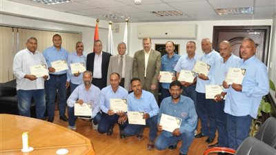 السهام البترولية تكرم المتميزين فى العمل