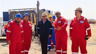 زيارة ميدانية لرئيس شركة خدمات البترول البحرية PMS  