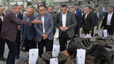 رئيس الوزراء يتفقد الشركة المصرية الألمانية للمضخات 