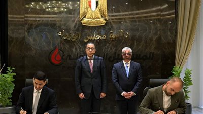 رئيس الوزراء يشهد توقيع عقد مشروع بين شركة 