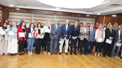 وزير قطاع الأعمال العام يشهد تسليم شهادات برنامج تدريبي لرفع قدرات مهندسي شركات القابضة للتشييد