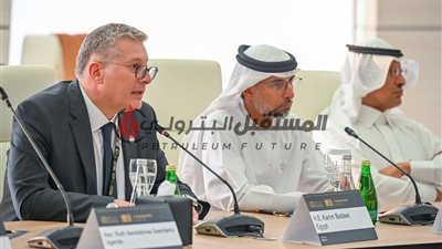 وزير البترول يشارك في مائدة مستديرة  بعنوان 