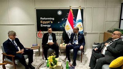 وزير البترول  يلتقي رئيس شركة انرجين  لبحث أنشطة الشركة في مصر.