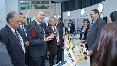   بدوي  يتفقد جناح قطاع البترول  بمعرض أديبك 2024