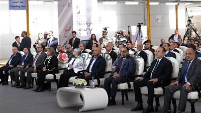 رئيس الوزراء يشهد احتفال بدء الإنتاج والتشغيل بشركة 