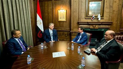 بدوى وهشام مكاوي يبحثان خطط شركة كارلايل للاستثمار في مصر