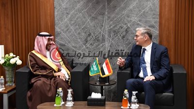 وزير البترول  يبحث مع وزير الصناعة  السعودي  سُبل تعزيز التعاون المشترك في قطاع الثروة المعدنية
