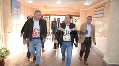 بالصور: صلاح عبدالكريم يتفقد شركات البترول بمسطرد