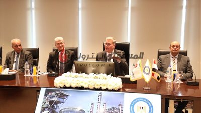 وزير البترول يستعرض موقف بتروجت وتواجدها داخلياً وخارجياً