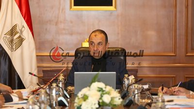 وزير قطاع الأعمال العام يزور شركتي 