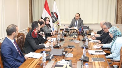 وزير قطاع الأعمال العام يلتقي وفدا من المبادرة الوطنية لتطوير الصناعة المصرية 