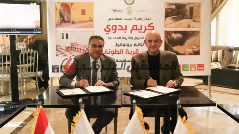 أمجد أثناء التوقيع