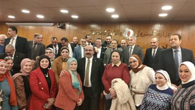 هيئة البترول تكرم أحمد شفيق لبلوغه قمة العطاء الوظيفي