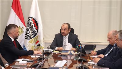 الشيمي يلتقي وفدا من 