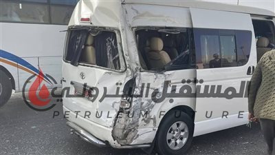 إصابة 16 شخص فى حادث تصادم ميكروباص مع ميني باص بطريق السخنة 