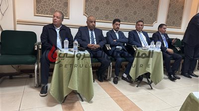 بالصور: قيادات البترول في عزاء والدة حسام عبدالرحمن