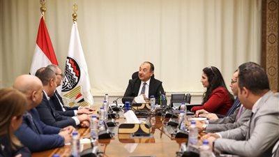 وزير قطاع الأعمال العام يبحث مع مجموعة شاهينلر القابضة التركية فرص التعاون والاستثمار