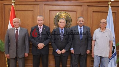 رئيس جامعة السويس يترأس لجنة اختيار عميد كلية هندسة البترول والتعدين 