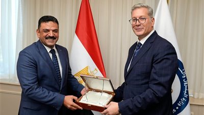 مجرد رأي..درع الوزير ..تكريم أم تمهيد للرحيل؟