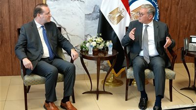 وزير البترول  يبحث مع انرجوس العالمية التعاون القائم في سفن التغييز