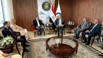 وزير البترول يلتقى رئيس IRH الإماراتية لبحث التعاون فى مجالات التمويل والتعدين 