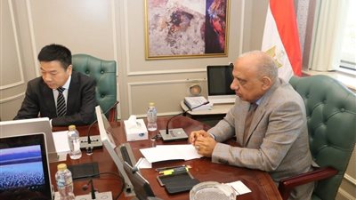 عصمت يبحث مع 