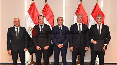 وزيرا قطاع الأعمال والبترول يشهدان توقيع عقد 