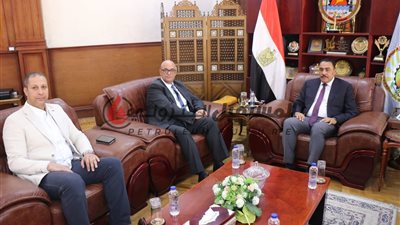 بالصور: رئيس خالدة للبترول يتفقد حقول السلام و يلتقي محافظ مطروح