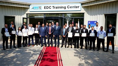 وزير البترول يُسلم شهادات لأوائل خريجى الدورات المجانية في مجالات الحفر والخدمات