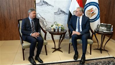 وزير البترول يبحث مع بتروناس الماليزية تعزيز الشراكة الاستراتيجية في مجال الغاز الطبيعي