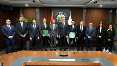 وزير البترول يشهد توقيع عقد أعمال الحفر بين بي بي وفالاريس  لخمس آبار جديدة للغاز بالبحر المتوسط