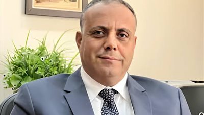 صلاح ورزق والدكتور يتفقدون معمل ميدور