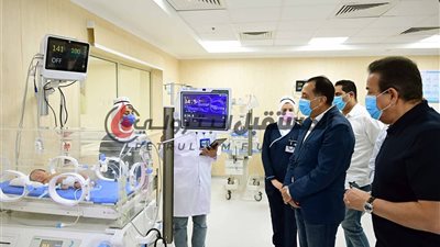 رئيس الوزراء يتفقد مستشفى دار صحة المرأة والطفل بالسويس 
