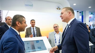 وزير البترول يتفقد جناح مودرن جاس في معرض ومؤتمر 