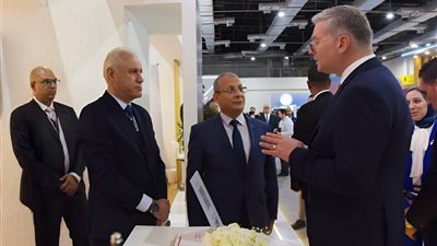 وزير البترول يزور جناح  التعاون بمعرض الصناعة والنقل