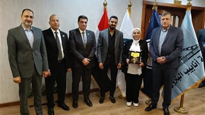 تكريم خالد عثمان وتامر عايش فى احتفالية عيد البترول