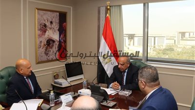 وزير الكهرباء والطاقة المتجددة يجتمع برؤساء الشركة المصرية للتعدين والجهاز التنفيذي للإشراف على مشروعات المحطات النووية