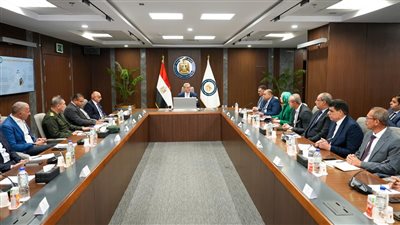 وزير البترول يعقد اجتماعاً موسعاً مع شركات التعدين