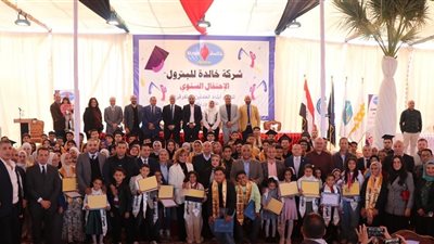 خالدة تكرم أبناء العاملين المتفوقين علمياً ورياضياً بحقول قارون