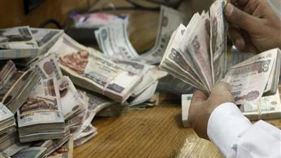 مصدر: تحديد زيادات عيد البترول للعاملين بالقطاع