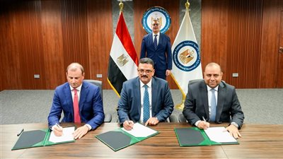 وزير البترول  يشهد التوقيع بالأحرف الأولى على اتفاق مع آتون مايننج الكندية