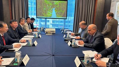 وزير الكهرباء والطاقة المتجددة يبحث مع مجموعة شركات صاني الصينية التعاون في مجالات الطاقة 