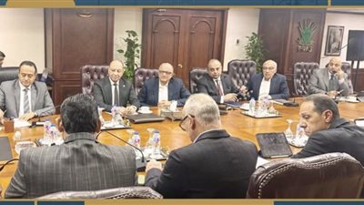  *إيجاس تعقد اجتماعا لمتابعة خطط توصيل الغاز الطبيعي*