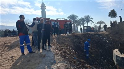 تسريب في خط مواد بترولية بالطريق الدائري بأسيوط
