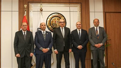 وزير قطاع الأعمال العام يشهد توقيع 