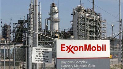 ترامب يهدد بمنع إكسون موبيل من الاستثمار في فنزويلا